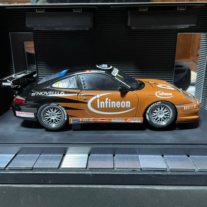 未展示品　オートアート1/18　ポルシェ911GT3R アジアンカレラカップ