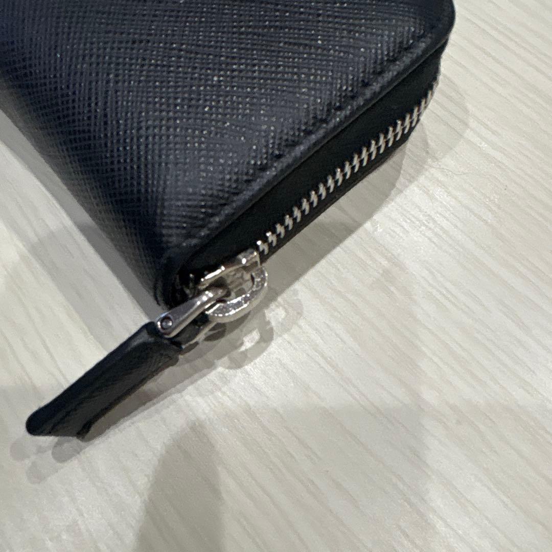 正規PRADAケース財布