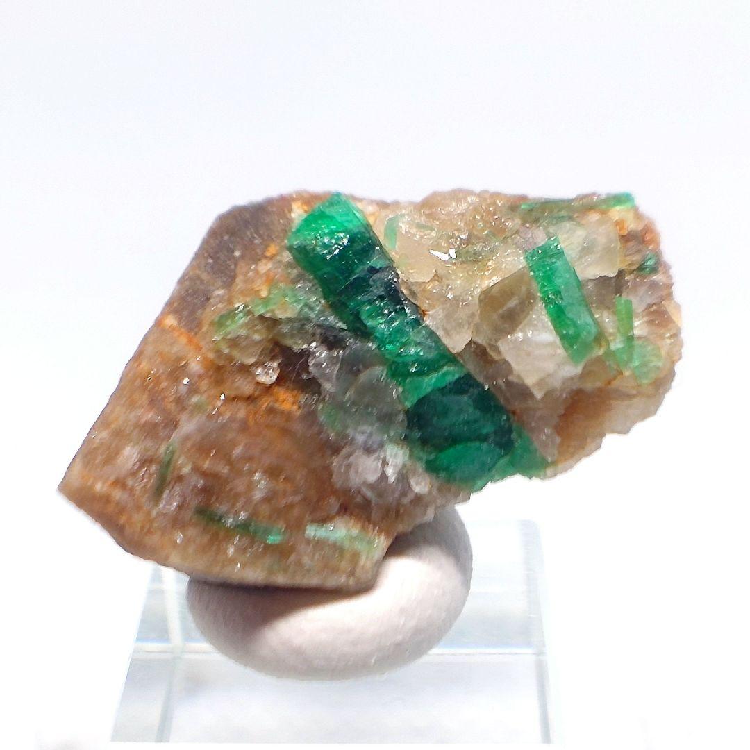 33ct】アフガニスタン パンジシール渓谷産 エメラルド 母岩付 鉱物標本