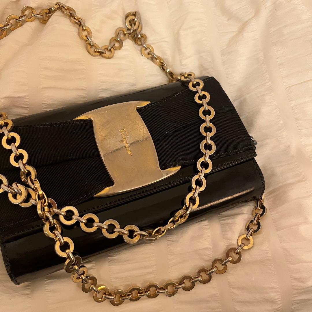 Salvatore Ferragamo フェラガモ ロゴリボン チェーンバック