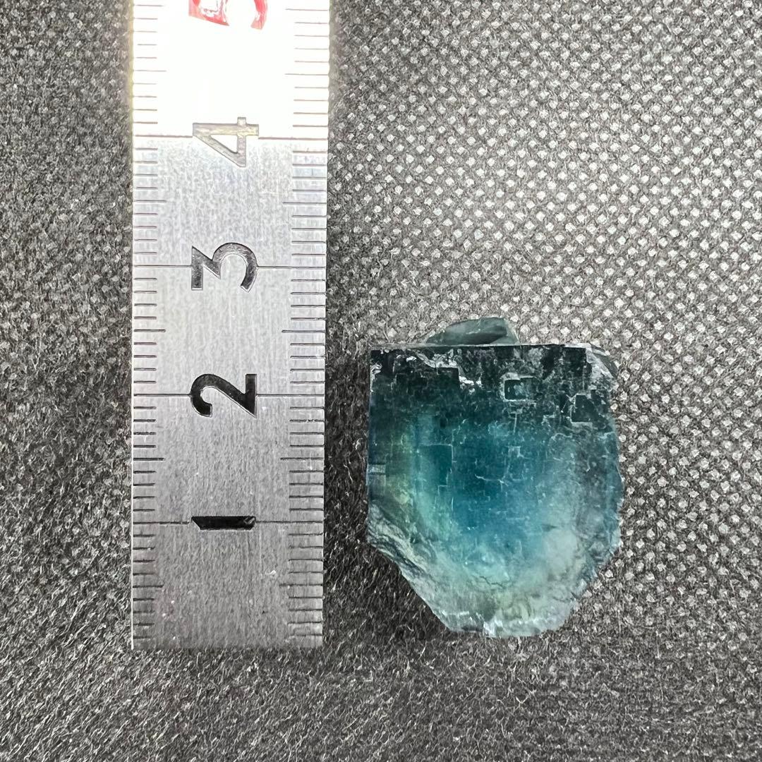 ヤオガンシャン産 「深藍色」グリーンフローライト ライトグリーン