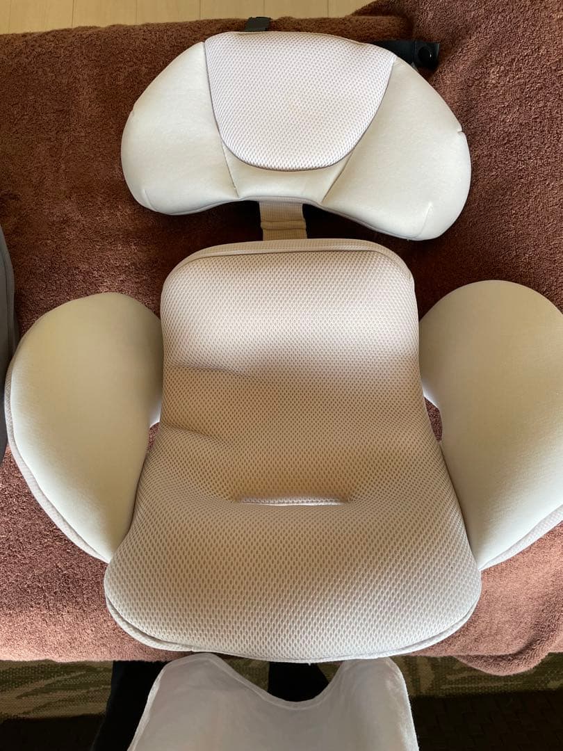 美品combi チャイルドシートTHES Air ISOFIX ストライプグレー