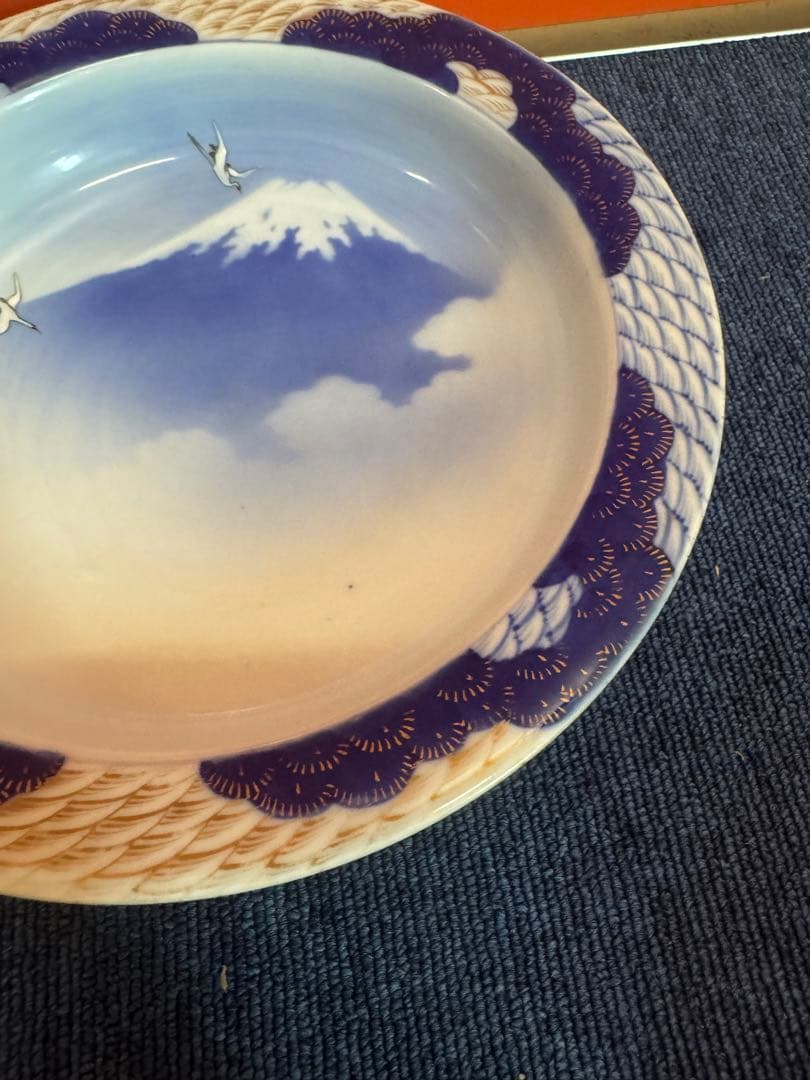 2059 深川製磁 染錦富士に双鶴松絵 深鉢 時代物