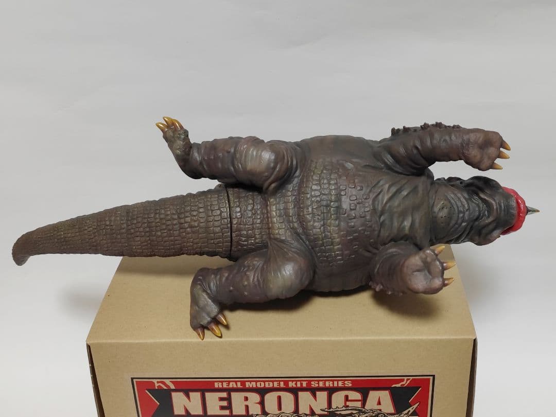 ビリケン商会「ネロンガ」リアルモデルキットシリーズ完成品 角透明化