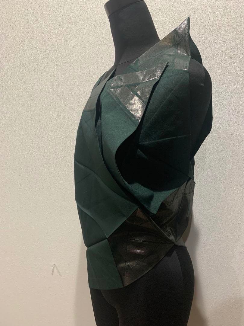 132 5.イッセイミヤケ おりがみ タンクトップ 立体デザイン