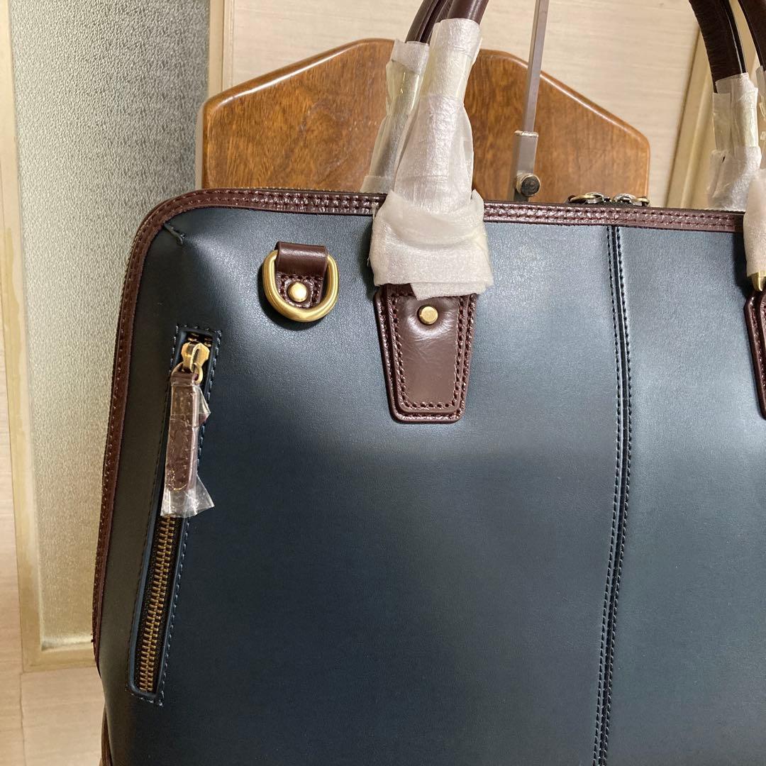 【新品未使用】GOLDMENレザービジネスバッグ .A4 B4 PC.自立底鋲