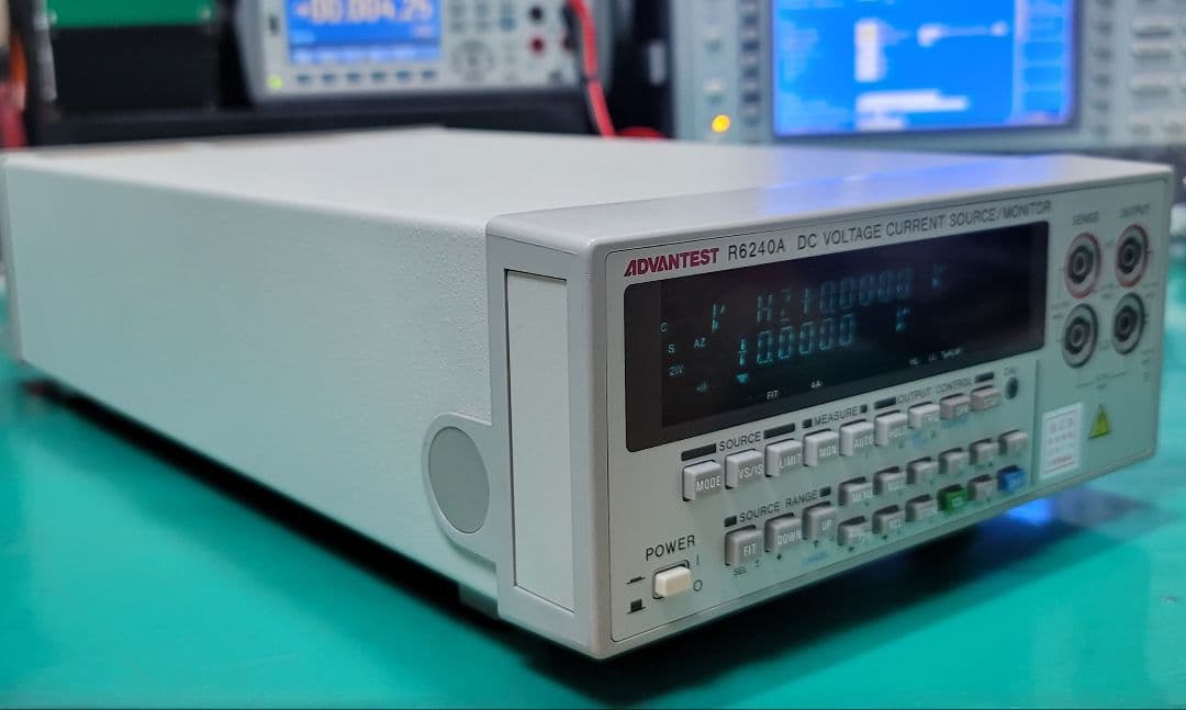 精密直流 電圧/電流発生器 ADVANTEST R6240A 0V-15V 4A