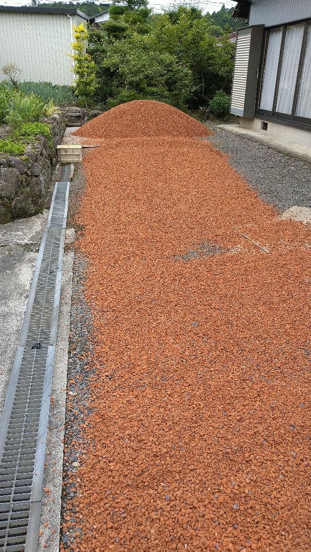 瓦チップ4tダンプカードバッと配達！愛知三重岐阜限定！