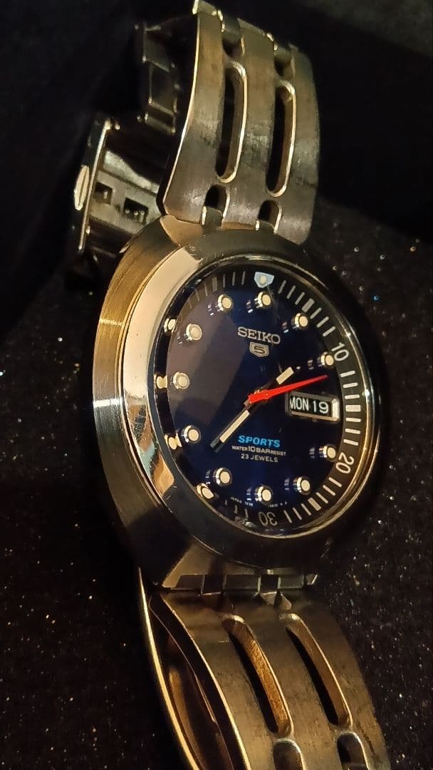 SEIKO 5スポーツ 復刻版　自動巻き腕時計　難あり