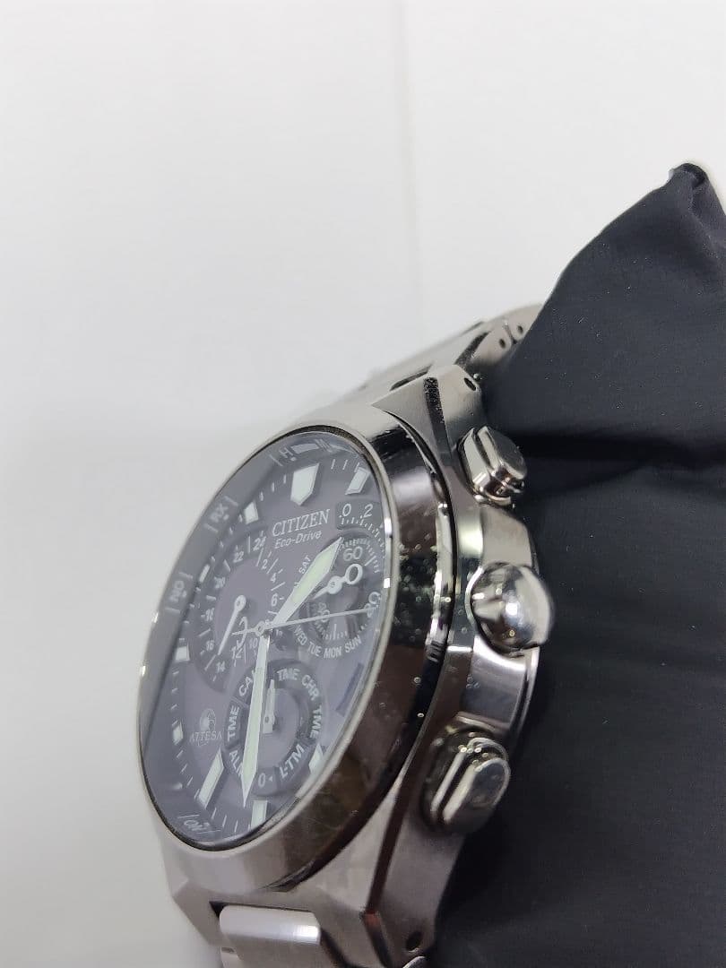 シチズン　アテッサ　エコドライブ　充電池新品　軽量チタン製 電波時計
