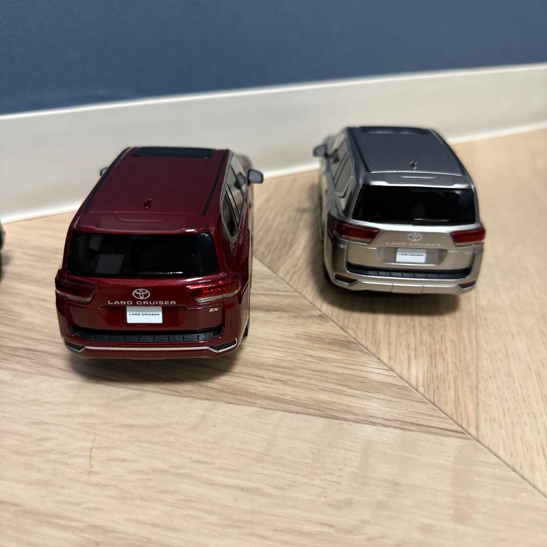新型ランドクルーザー 300 色見本　ミニカー