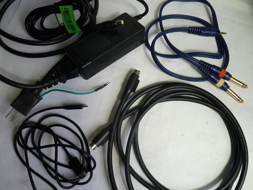 ADAM AUDIO D3V スタジオモニタースピーカー