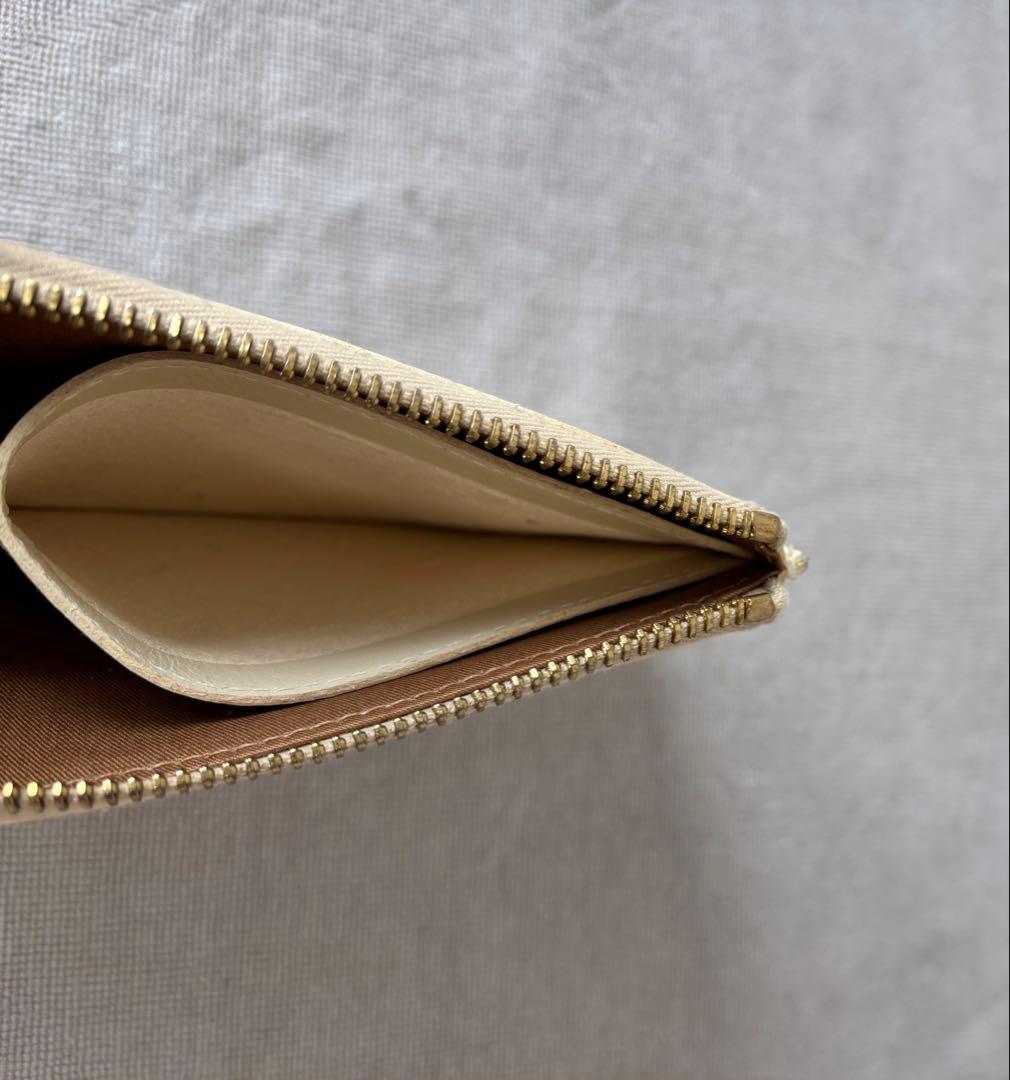 IL BISONTE 定番商品ケース オフホワイト　L字ファスナー レザー