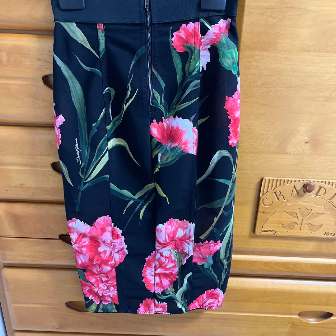 ドルチェ&ガッバーナ花柄タイトスカート