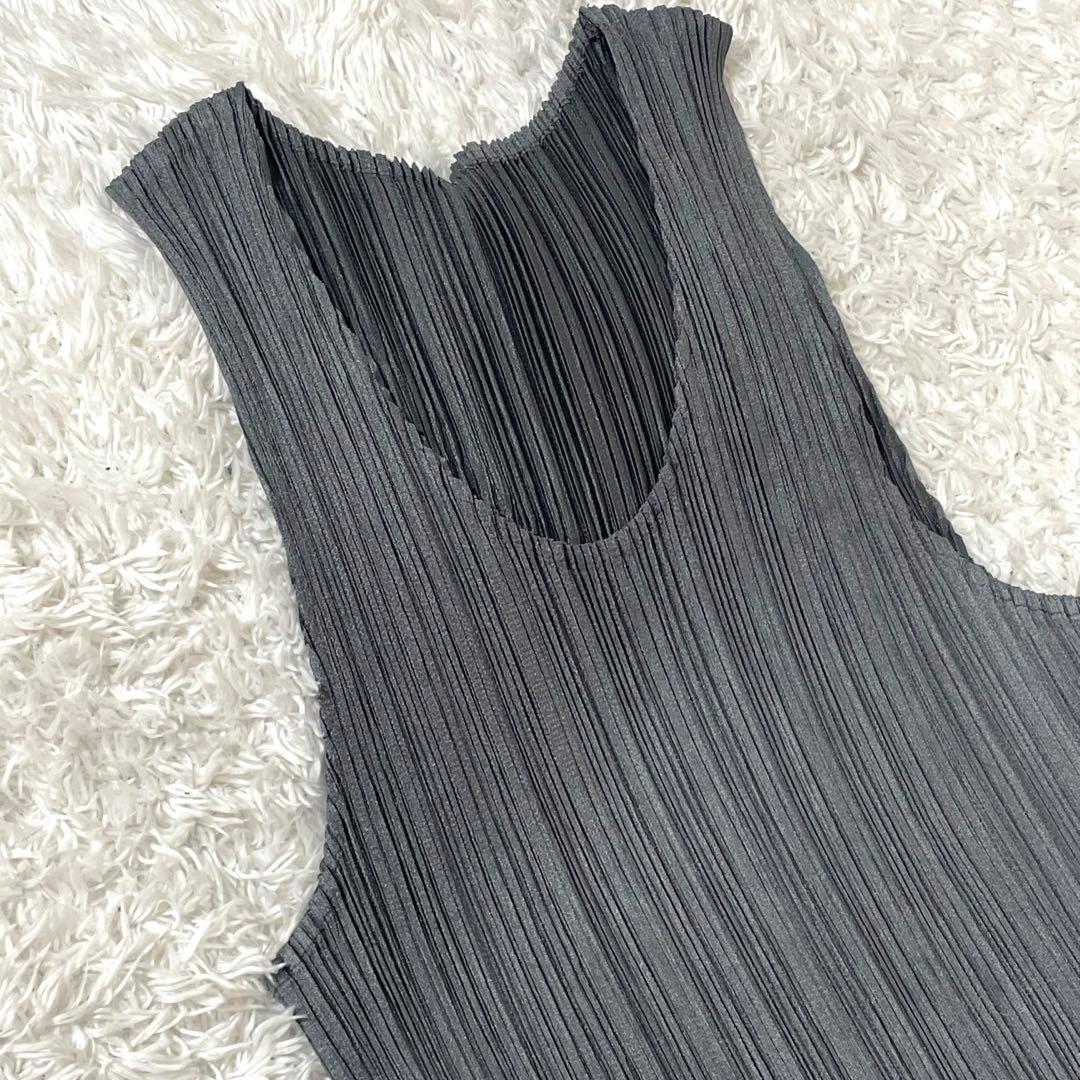美品✨プリーツプリーズ　タンクトップ　グレー