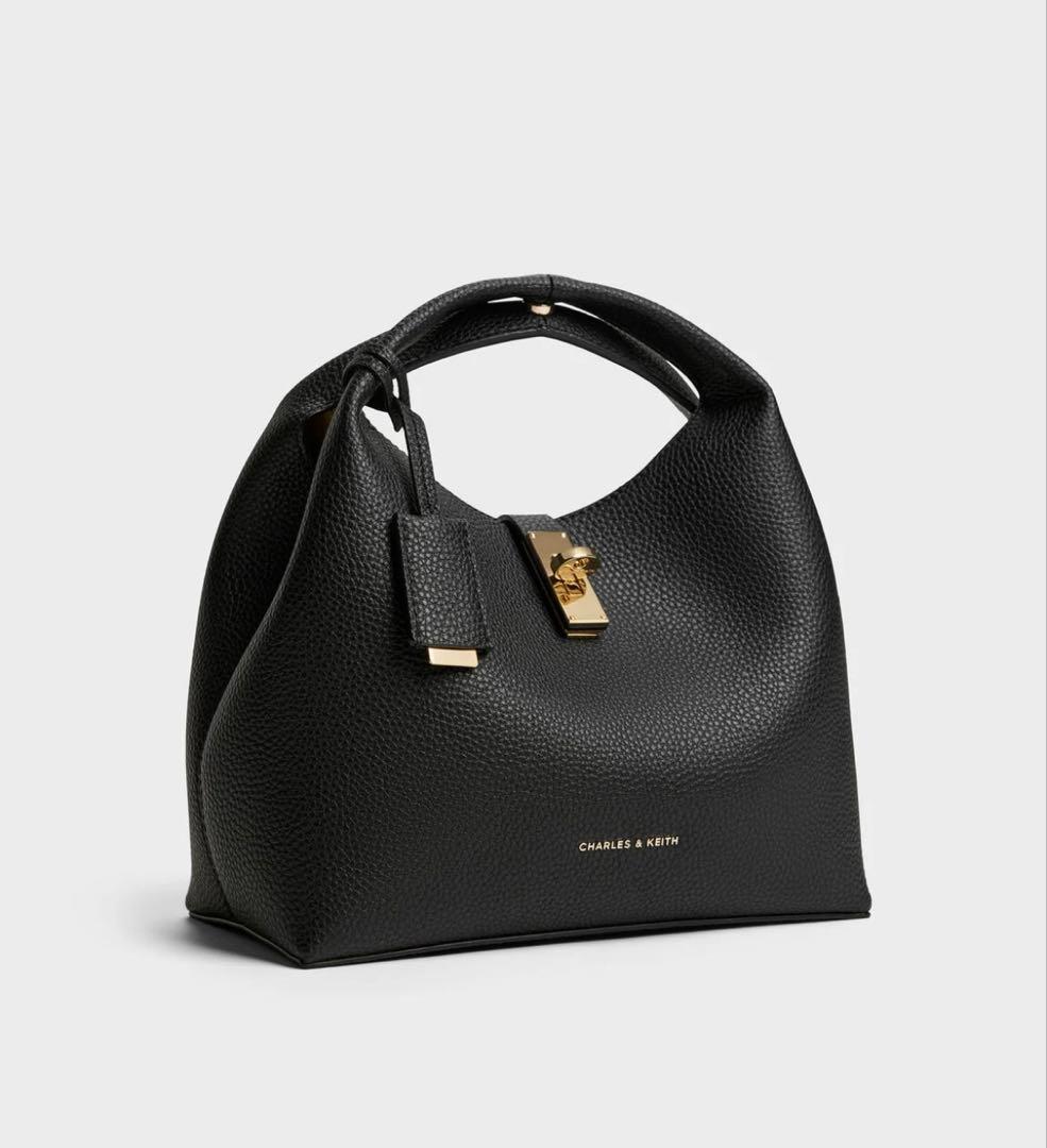 CHARLES & KEITH チャンス メタリックアクセントバケットバッグ