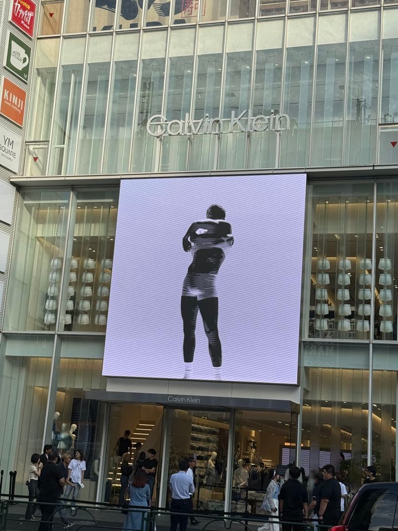 Calvin Klein 原宿オープン限定 Tシャツ 青｜カルバン・クラインが旗艦