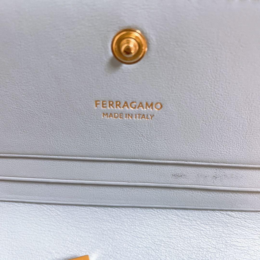 FERRAGAMO 二つ折り ハグ コンパクトウォレット ミニ財布 oggi掲載