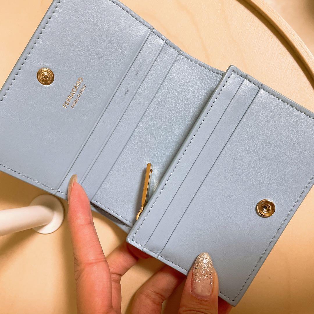 FERRAGAMO 二つ折り ハグ コンパクトウォレット ミニ財布 oggi掲載