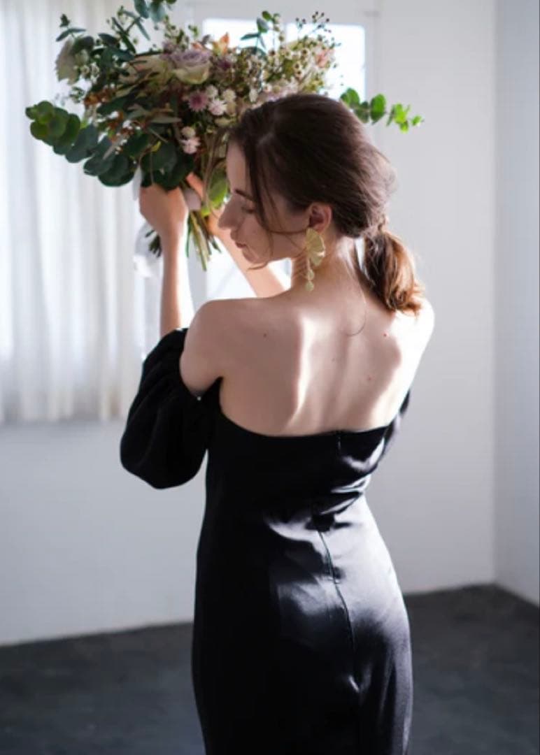 オフショルダー ボリューム袖 サテン ブラック ソフトマーメイドドレス