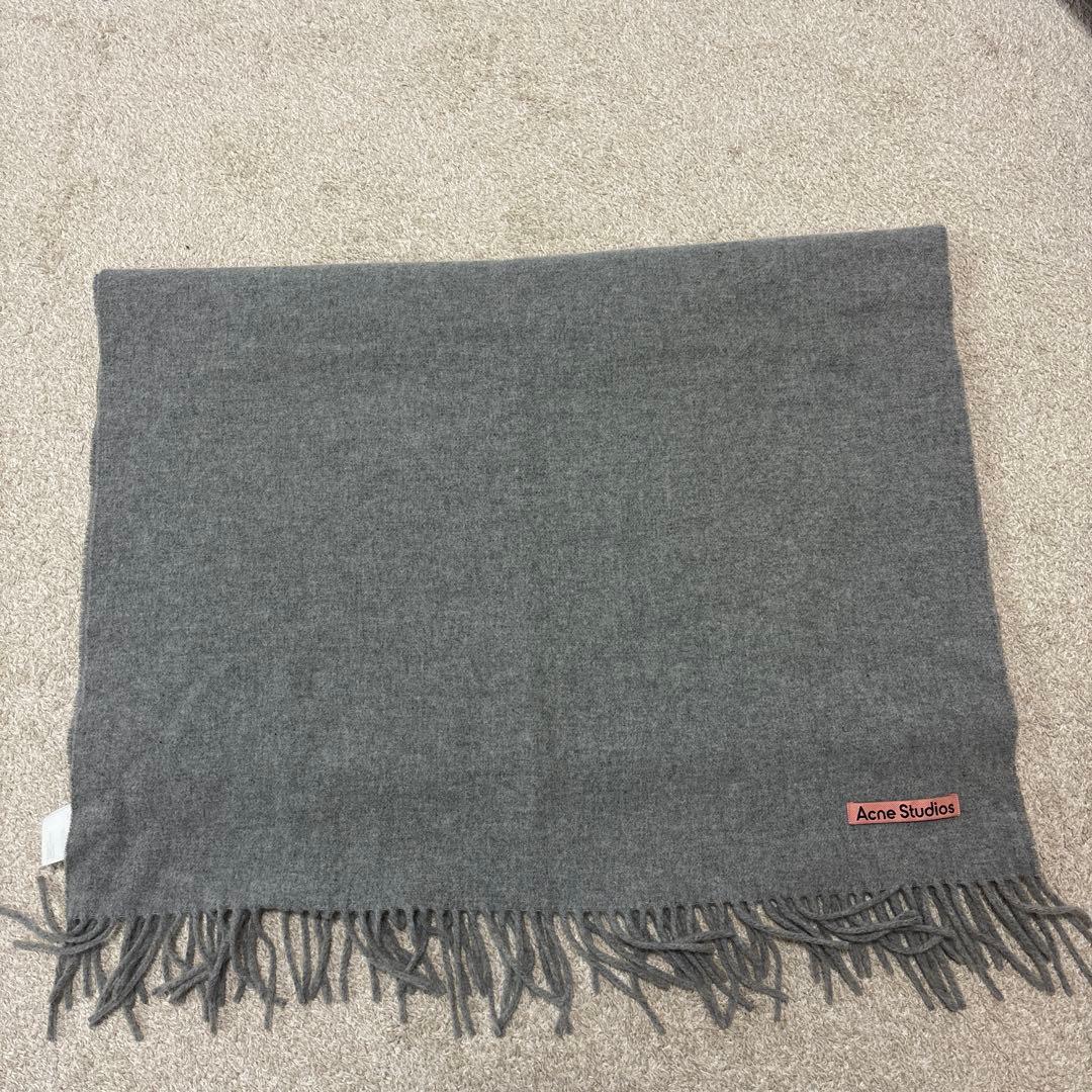 Acne Studios グレー フリンジマフラー - メルカリ