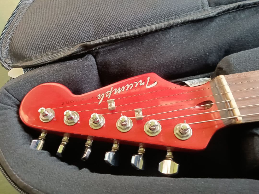 ストラトタイプ　 マッチングヘッド メタリックレッド　汎用ソフトケース付き