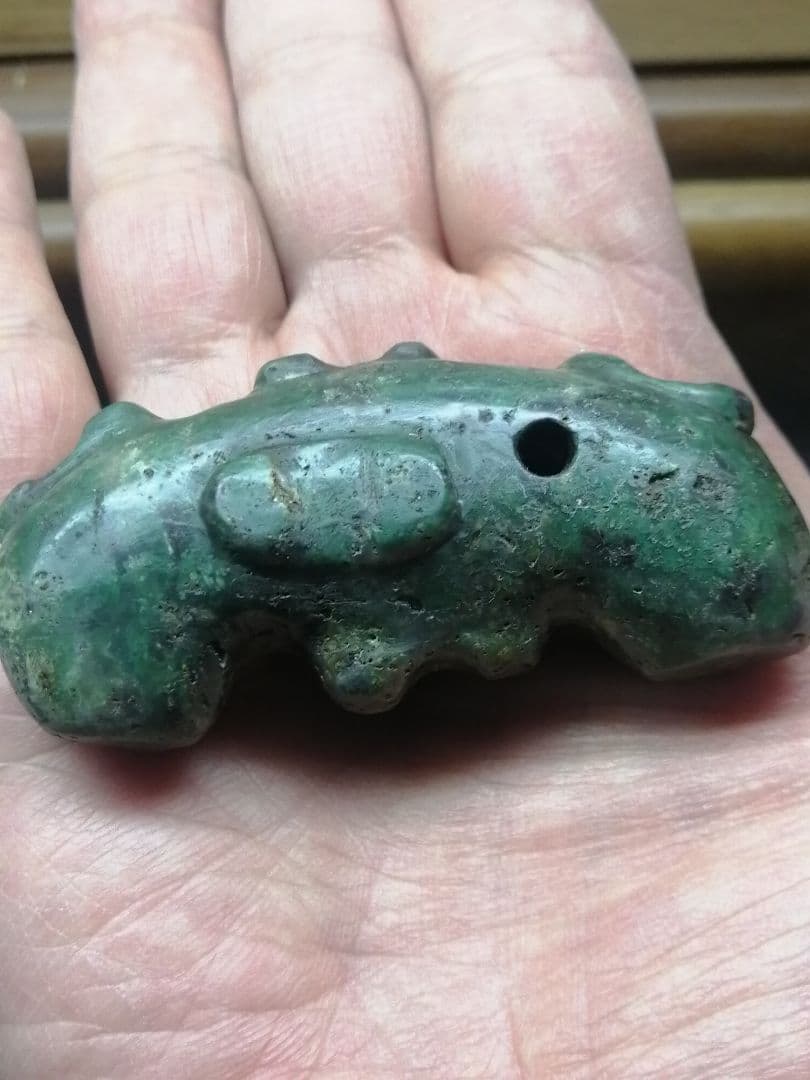 ★古墳期『蛇紋子持勾玉』出土品。大型勾玉　7.0cm　蛇紋石　凄い迫力があります