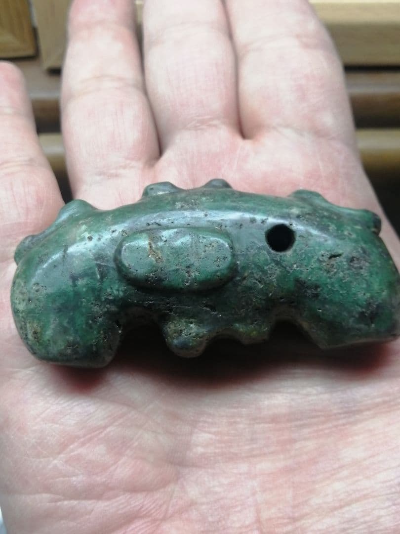 ★古墳期『蛇紋子持勾玉』出土品。大型勾玉　7.0cm　蛇紋石　凄い迫力があります