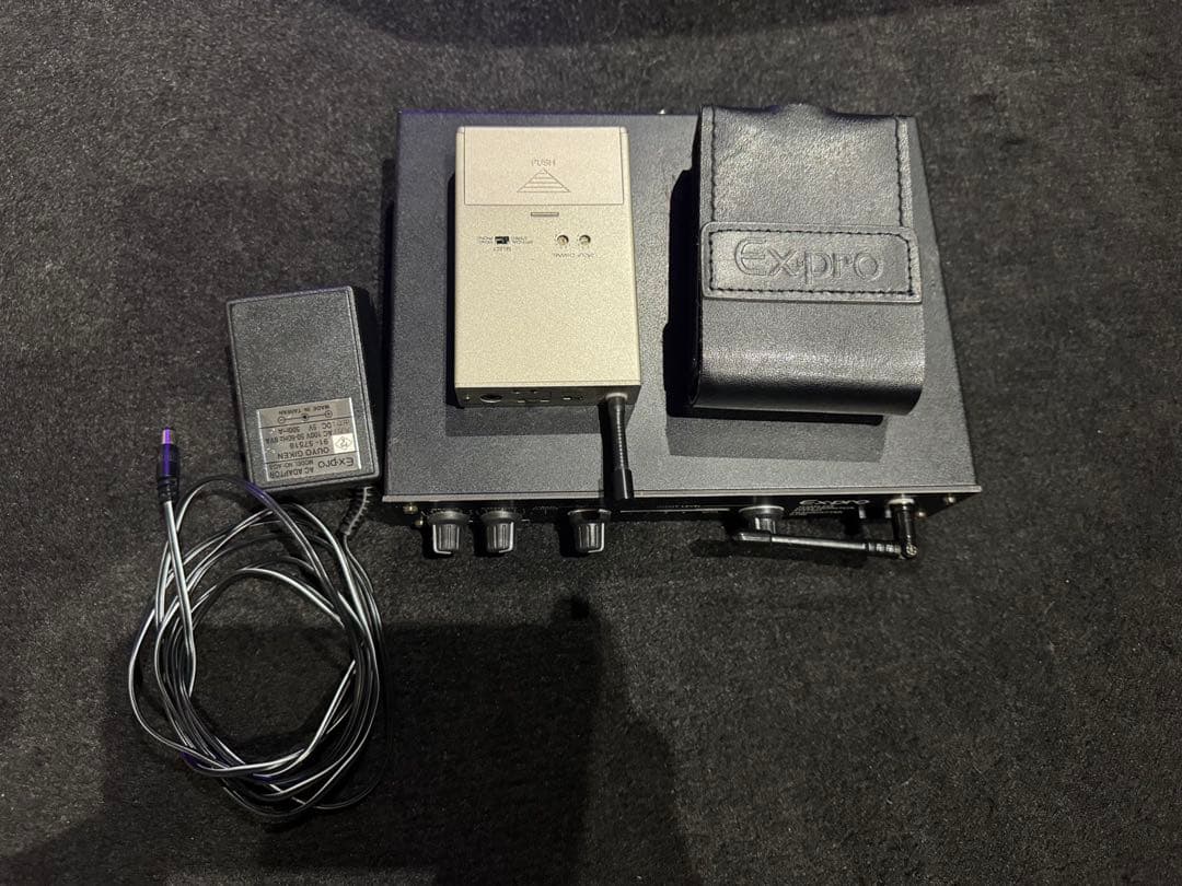 Expro ワイヤレスシステム 本体とACアダプター