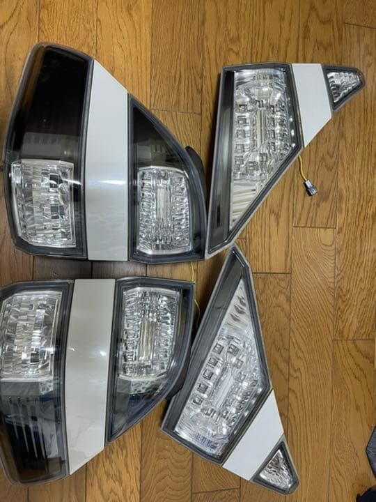 セール ヴェルファイア20系純正テールランプ