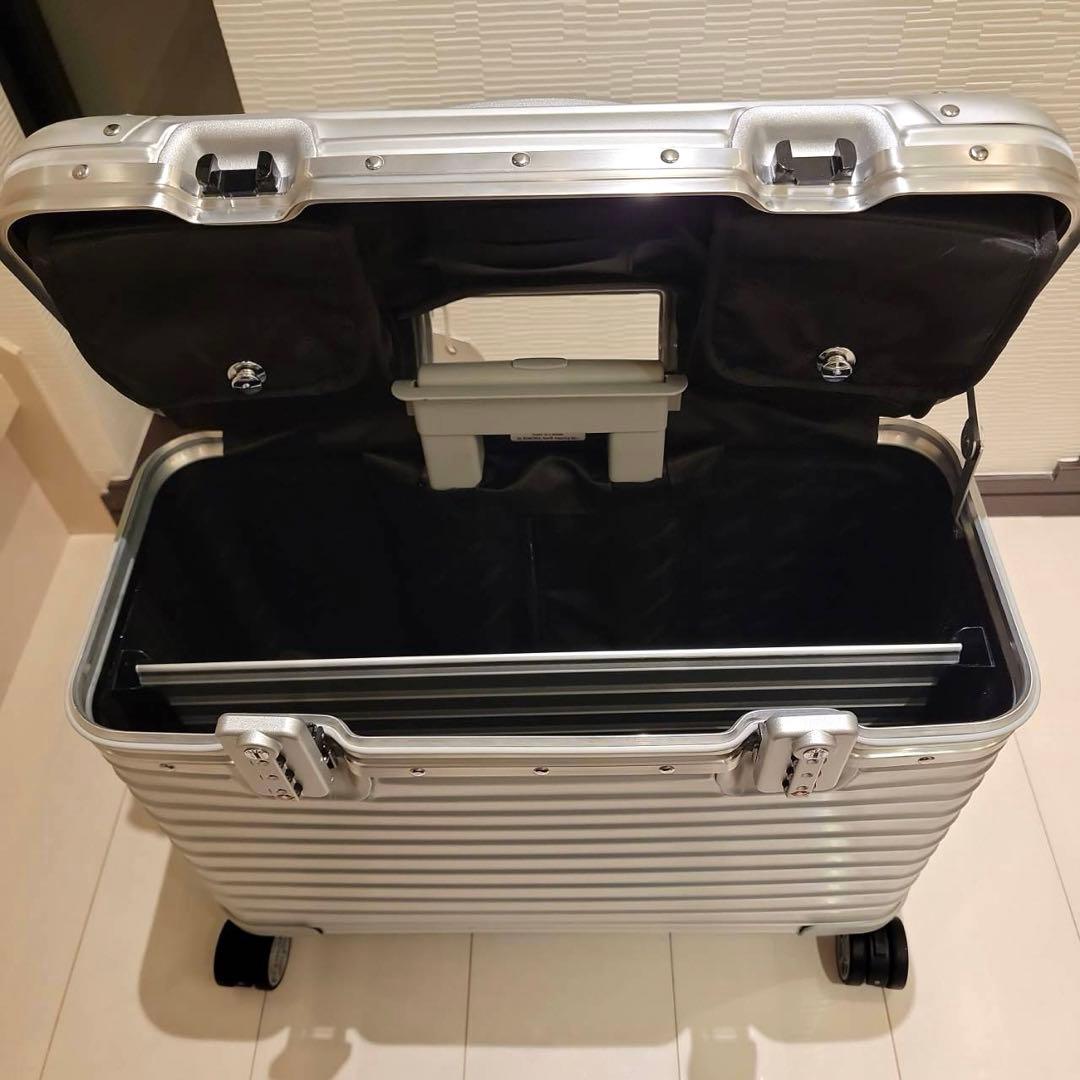入手困難】廃盤 旧型 RIMOWA リモワ パイロット 4輪
