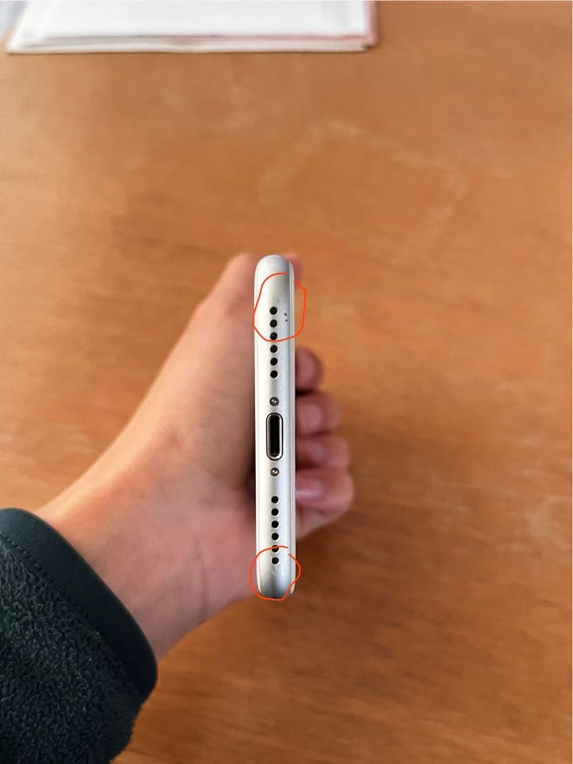 iPhone8 初期化済・SIMフリー 画面割れあり操作正常、更新可能です。