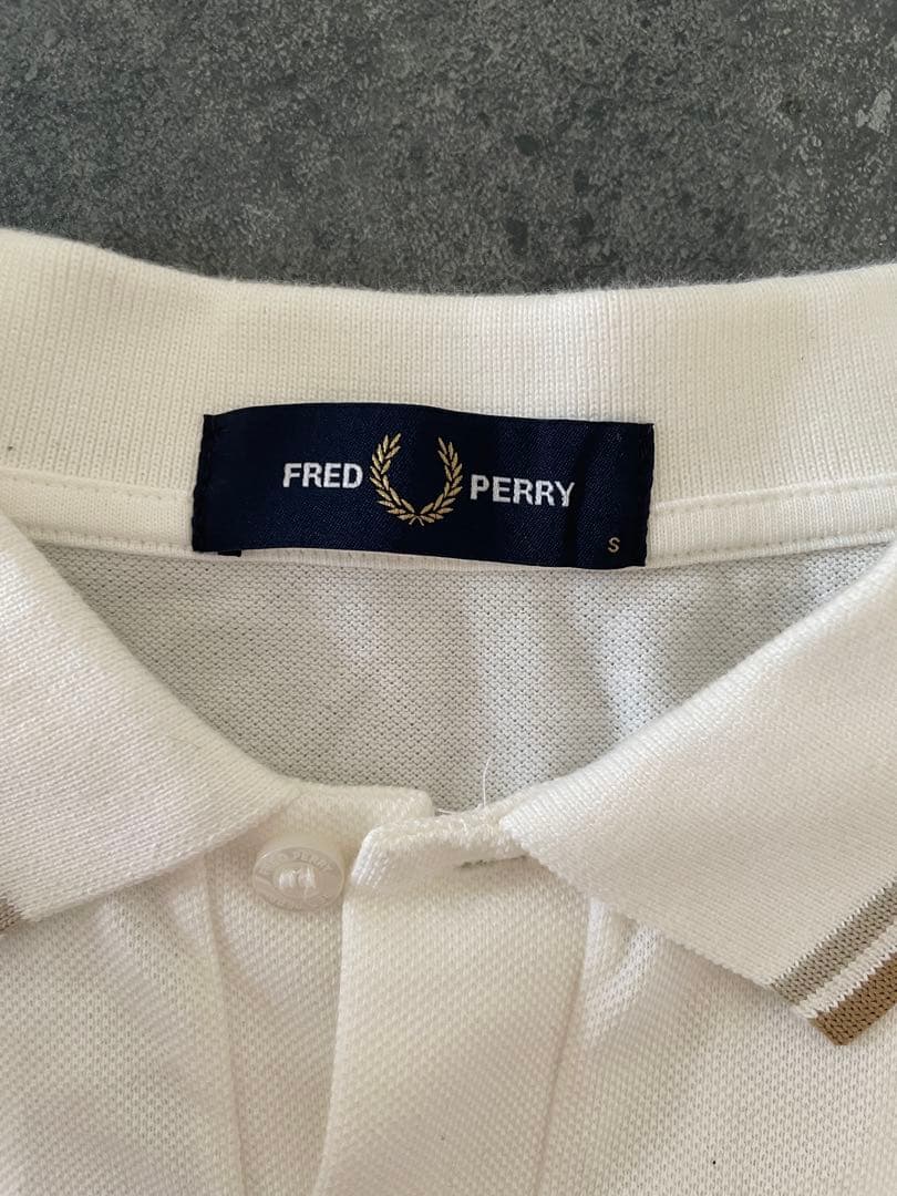 Fred Perry ホワイト ゴールド　長袖ポロシャツ