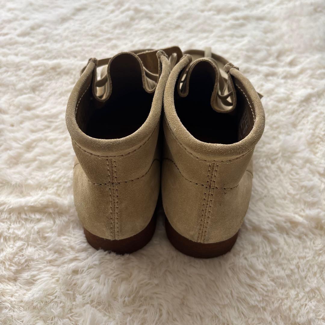 Clarks ワラビー 26.5cm ベージュ CFS スエード ゴールドロゴ