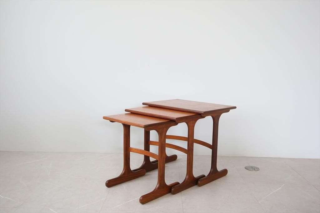 英国アンティークG-PLANジープランネストテーブル3台/収納式机(89-7) 机・