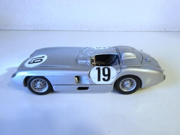 特価 MINICHAMPS (1/24) メルセデスベンツ 300SLR #19 - メルカリ