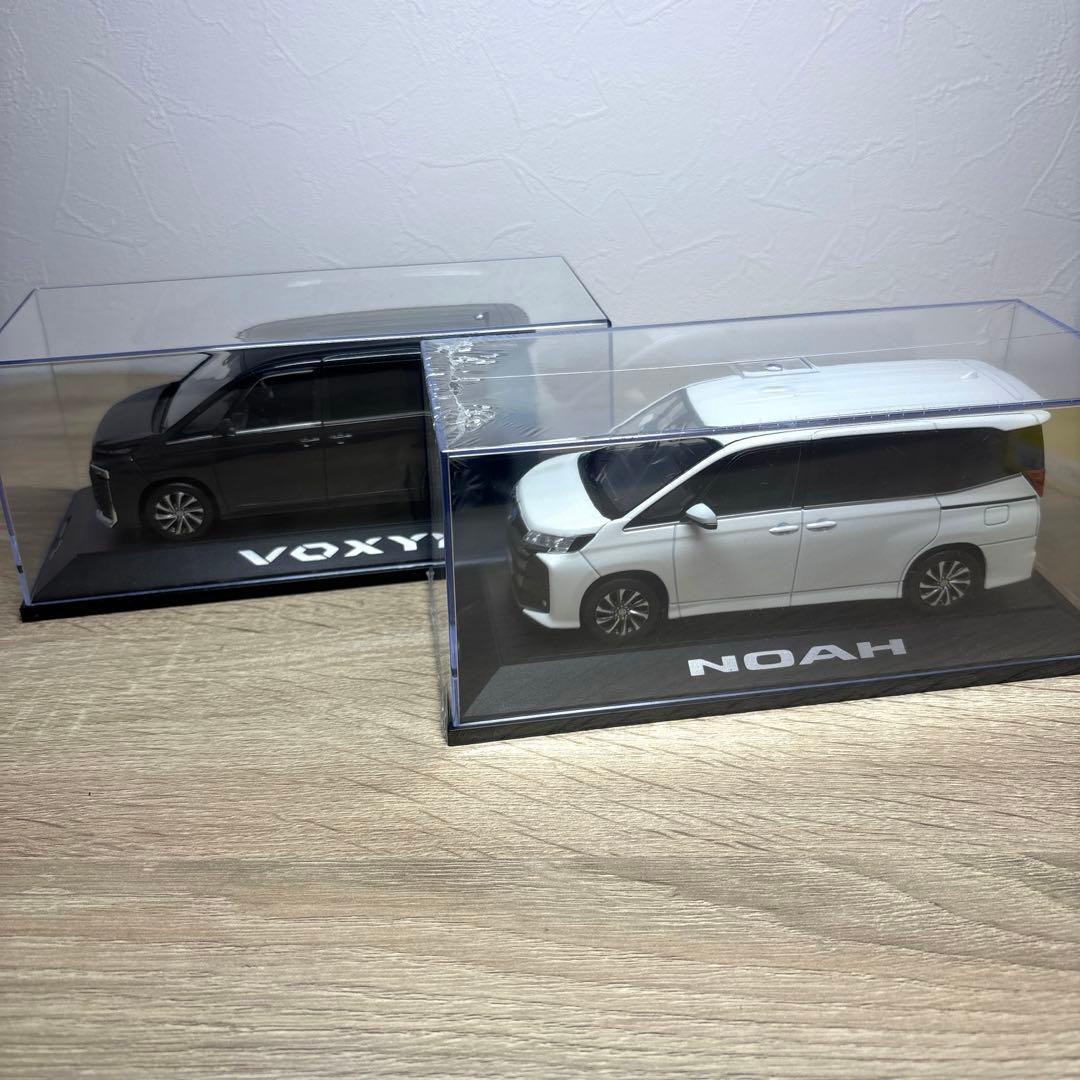 2台セット】トヨタ ヴォクシー ノア 1/30カラーサンプルミニカー 非売品