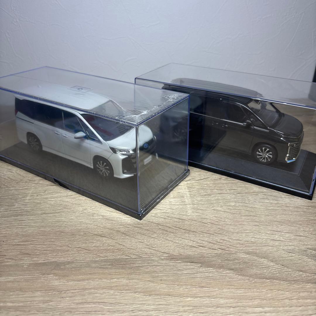 2台セット】トヨタ ヴォクシー ノア 1/30カラーサンプルミニカー 非売品