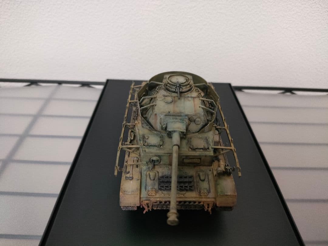 タミヤ1/48ドイツ4号戦車J型プラモデル　完成品　（ディスプレイケース付き）