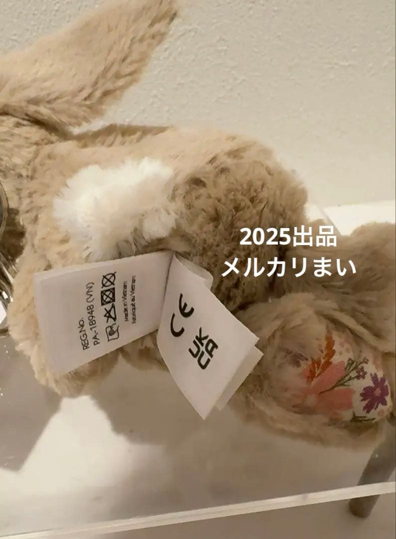 ぬいぐるみ  Blossom Beige 'Petal' Bag Charm