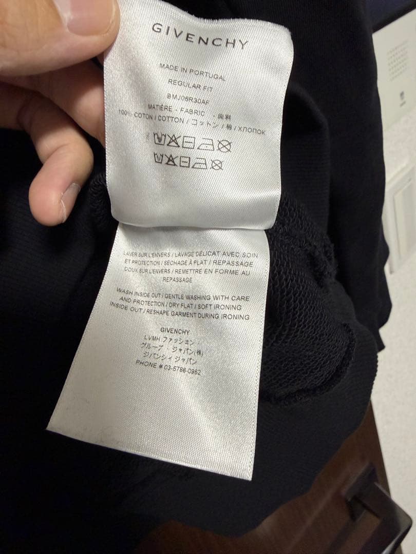未使用品　GIVENCHY ブラック パーカー フード付き
