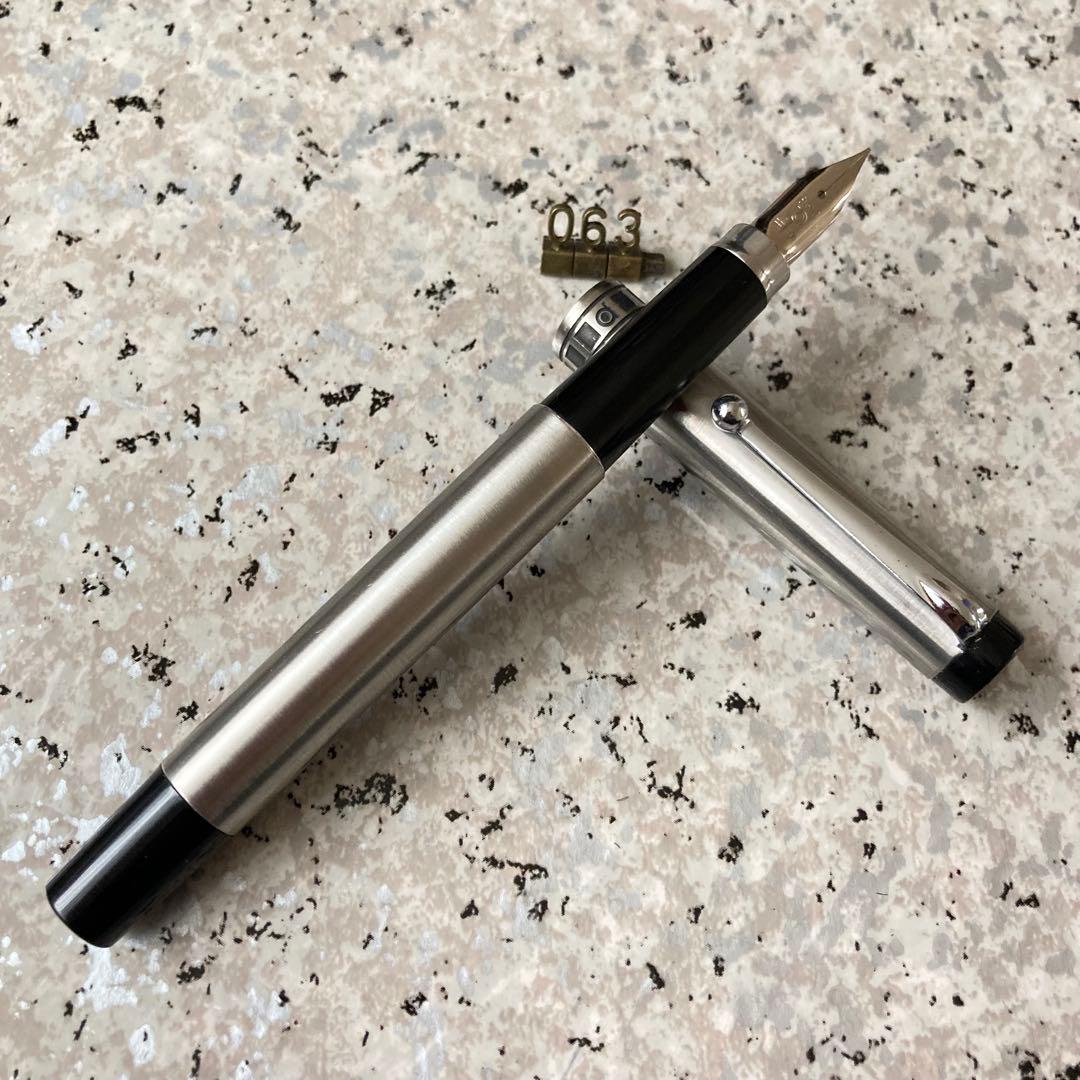 063 オーバーホール済み 万年筆 プラチナ 蝕刻 18k WG