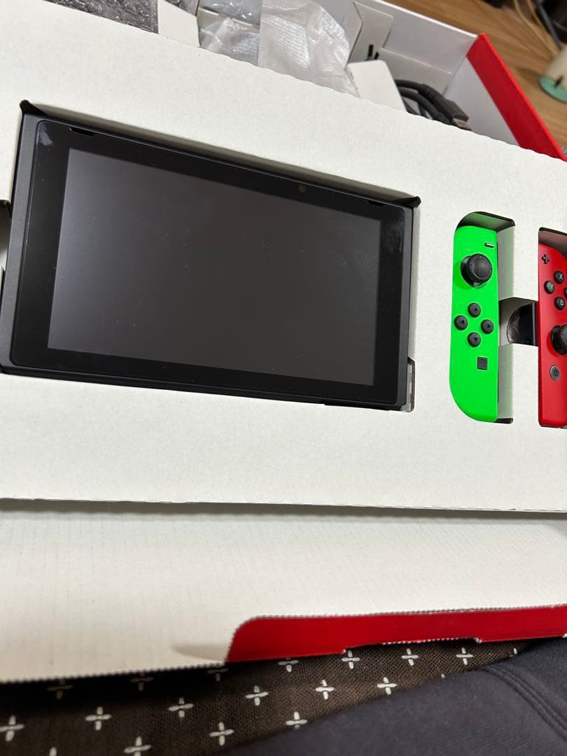 Nintendo Switch 本体 グリーン・レッド Joy-Con
