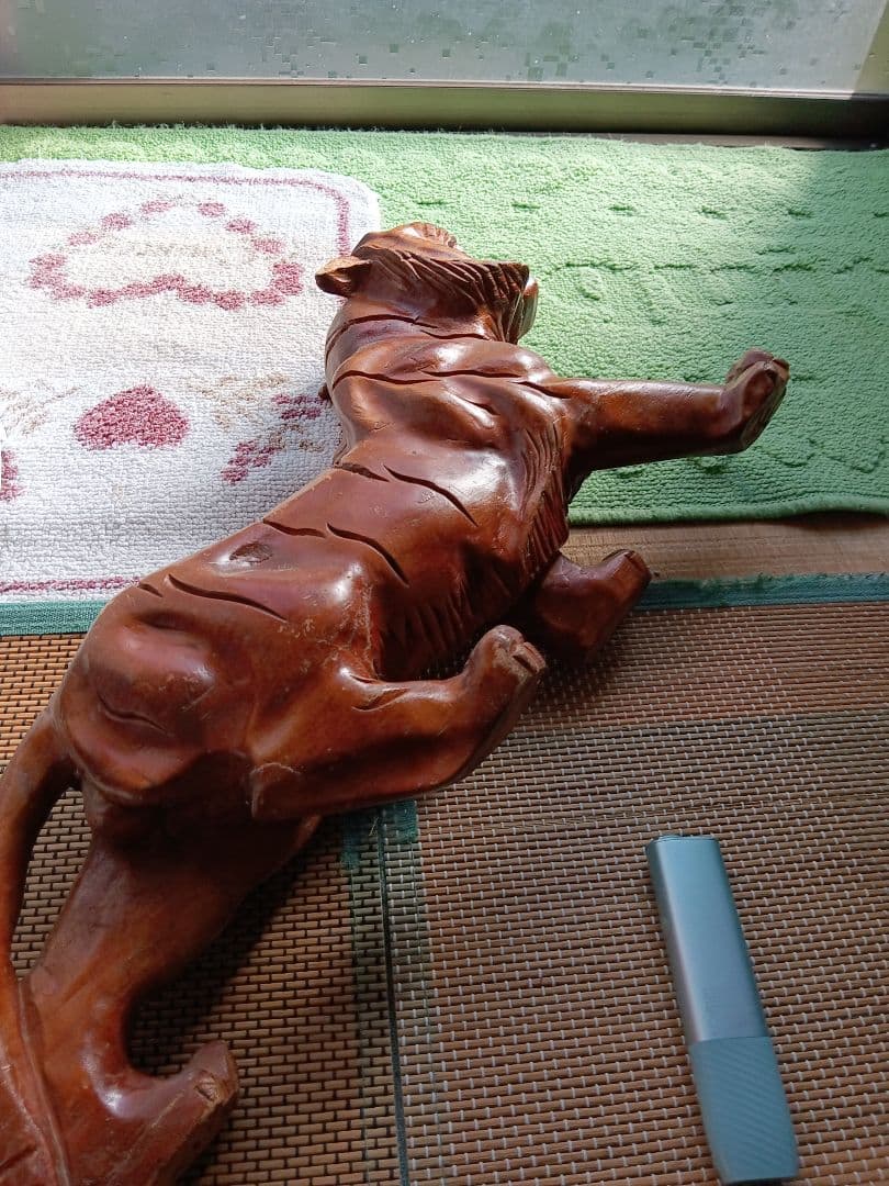 木製虎彫刻 約50cm 茶色