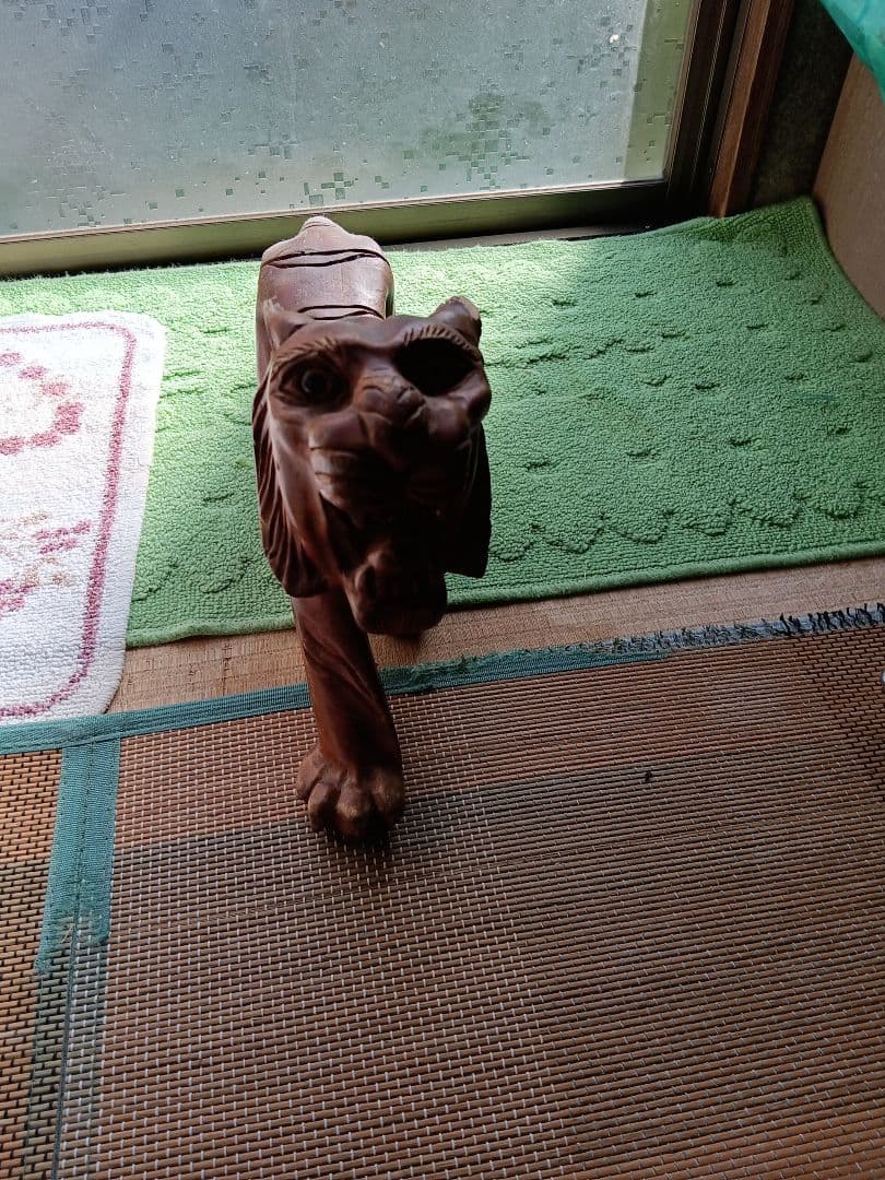 木製虎彫刻 約50cm 茶色