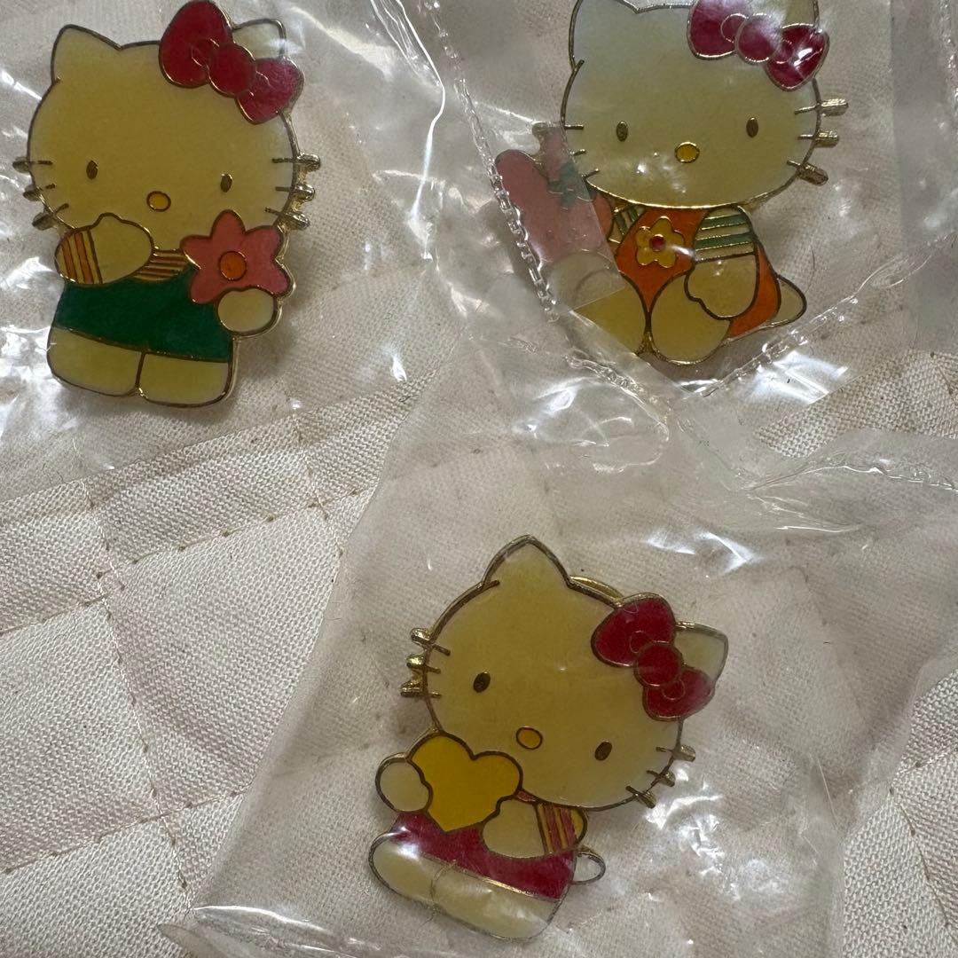 ハローキティ ピンバッジ
