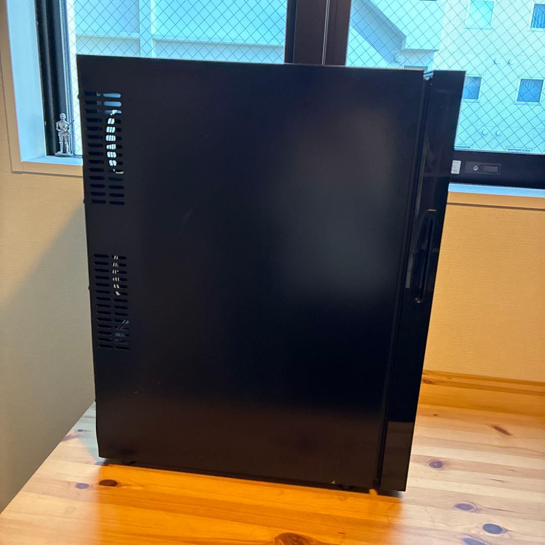 【未使用】アイリスオーヤマ ワインセラー 18本 50Ｌ IWC-P182A-B