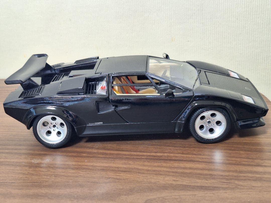 ミニカー ランボルギーニ カウンタック 1/18 ブラック