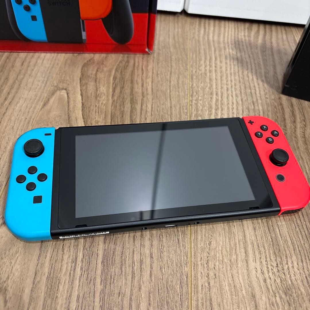 【美品】2021年製Nintendo Switch ネオンブルー/ ネオンレッド
