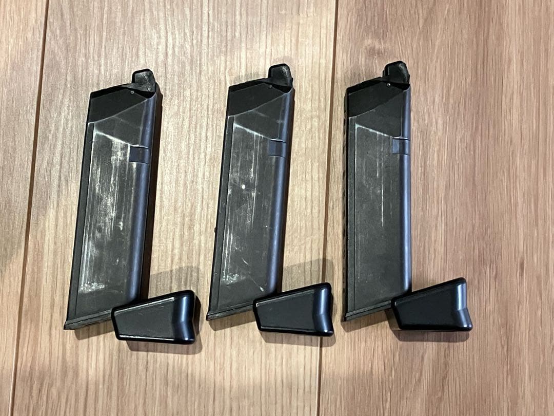 Glock 17 gen4 ガスブロ3本マガジン付き